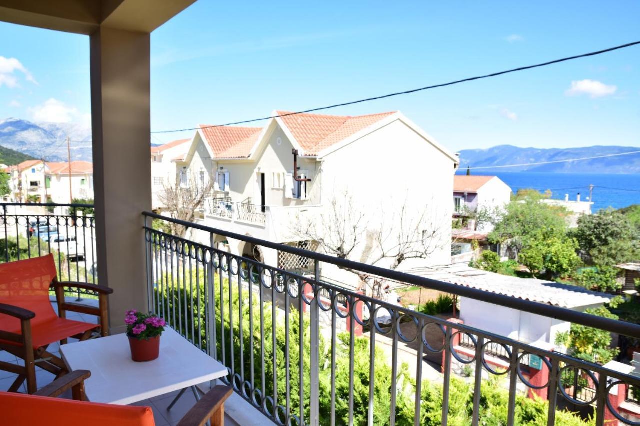 D'Angelos Apartments カラヴォミロス エクステリア 写真