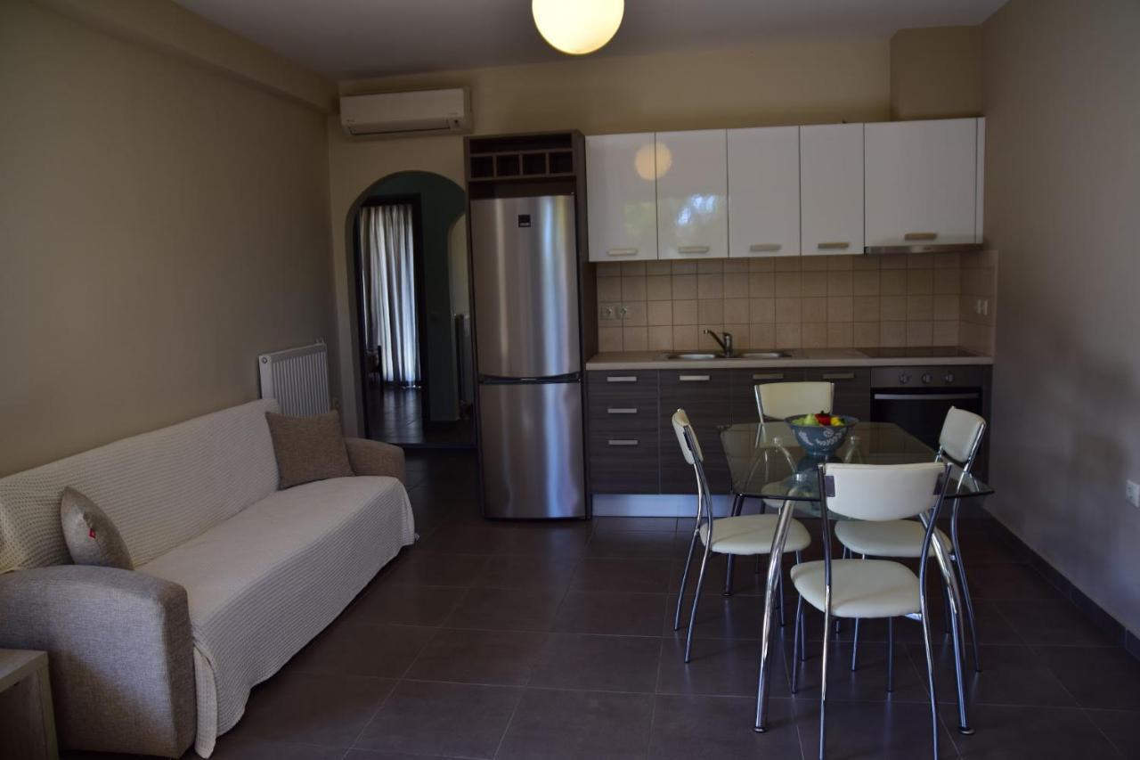 D'Angelos Apartments カラヴォミロス エクステリア 写真