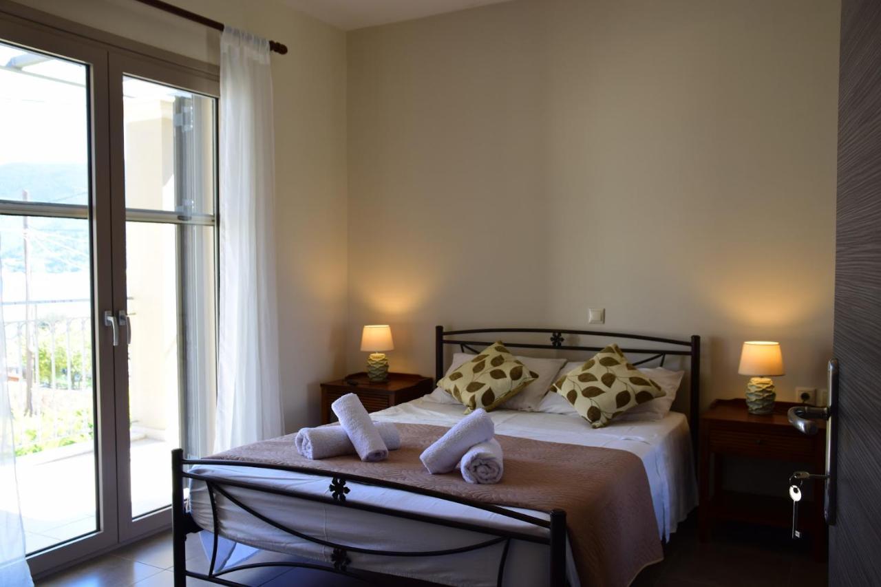 D'Angelos Apartments カラヴォミロス エクステリア 写真