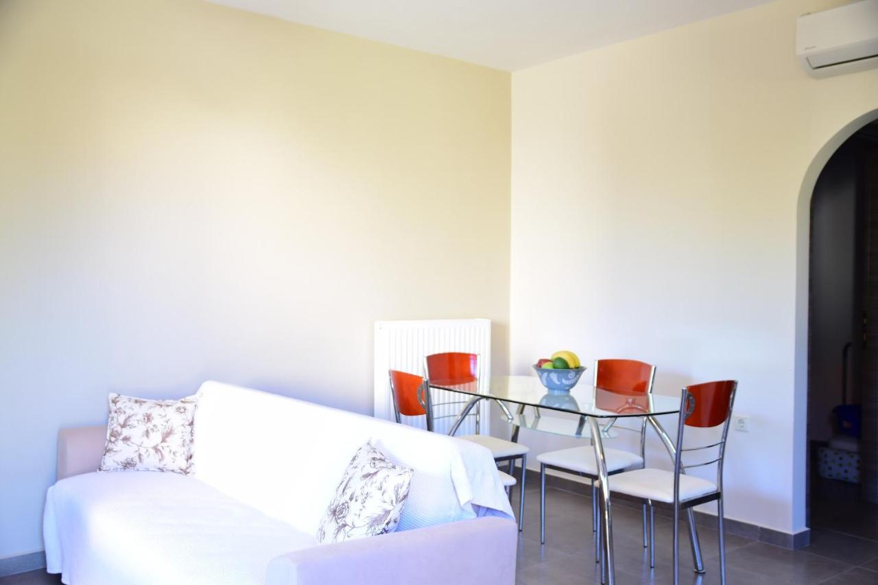 D'Angelos Apartments カラヴォミロス エクステリア 写真