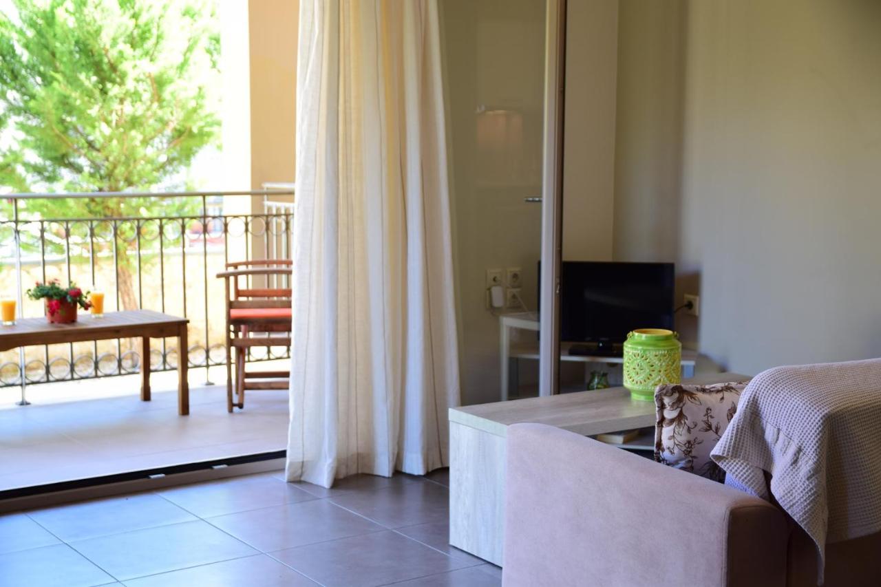 D'Angelos Apartments カラヴォミロス エクステリア 写真