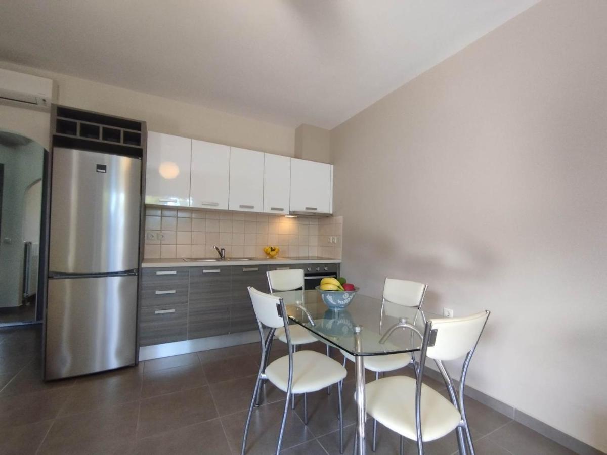 D'Angelos Apartments カラヴォミロス エクステリア 写真